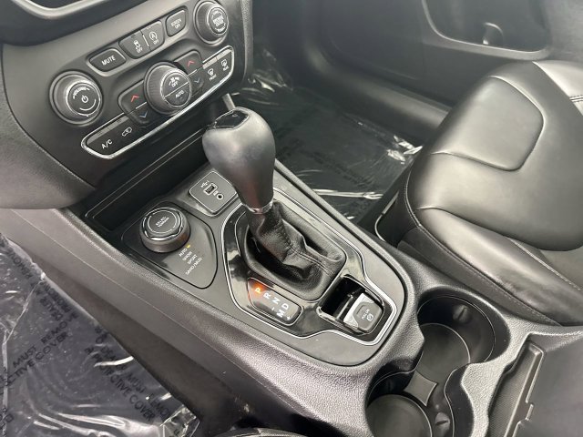 Used 2020 Jeep Cherokee Latitude Plus AWD/4WD image 18