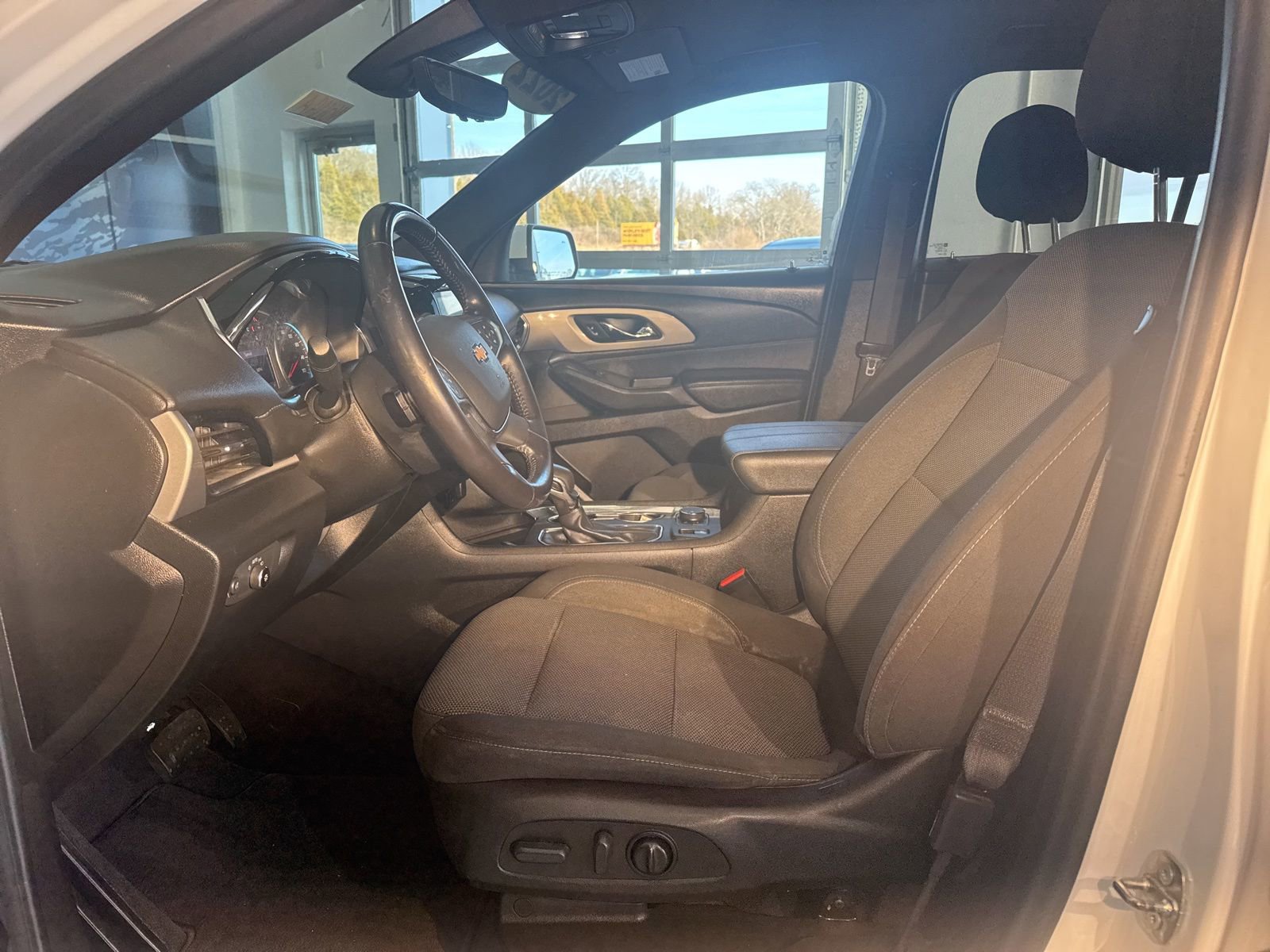 Used 2022 Chevrolet Traverse LT image 22
