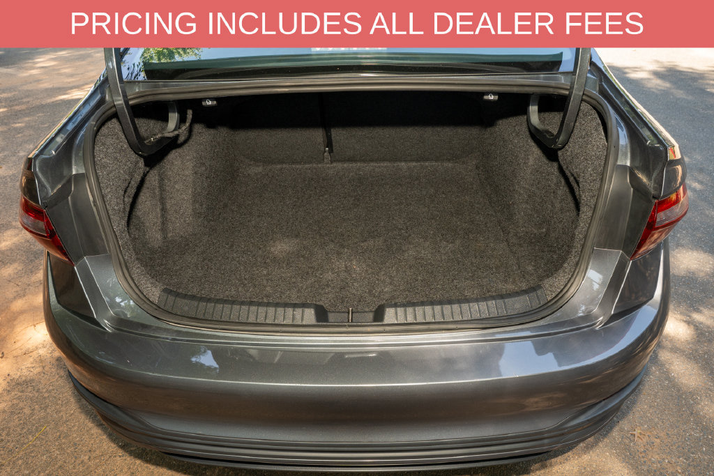 Used 2025 Volkswagen Jetta SE FWD image 5