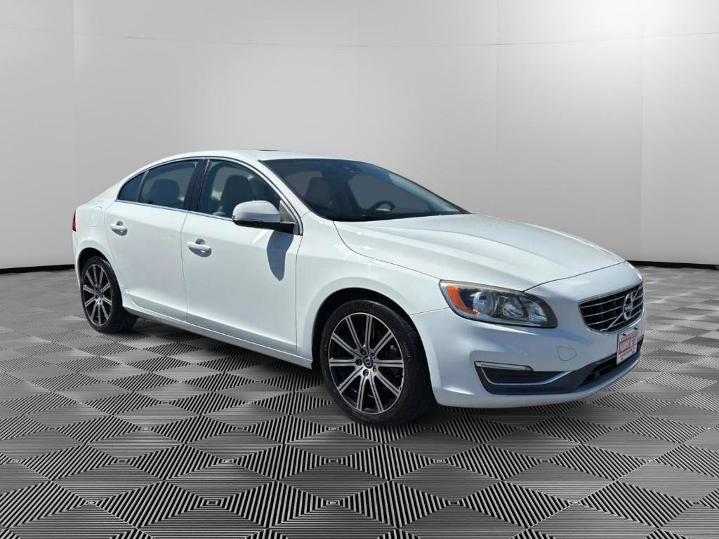 Used 2017 Volvo S60 T5 Inscription image 2