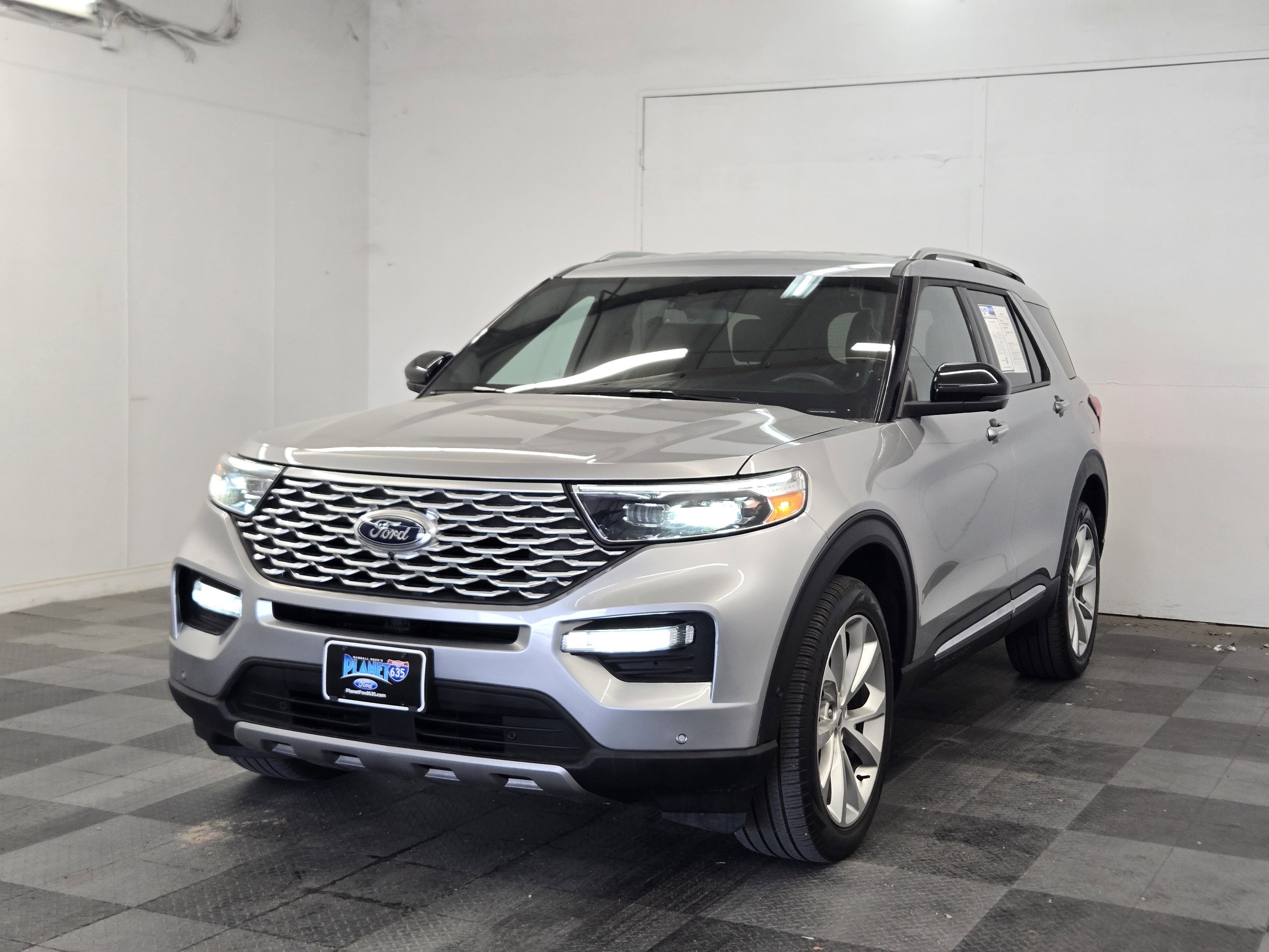 Used 2023 Ford Explorer Platinum AWD/4WD video 4