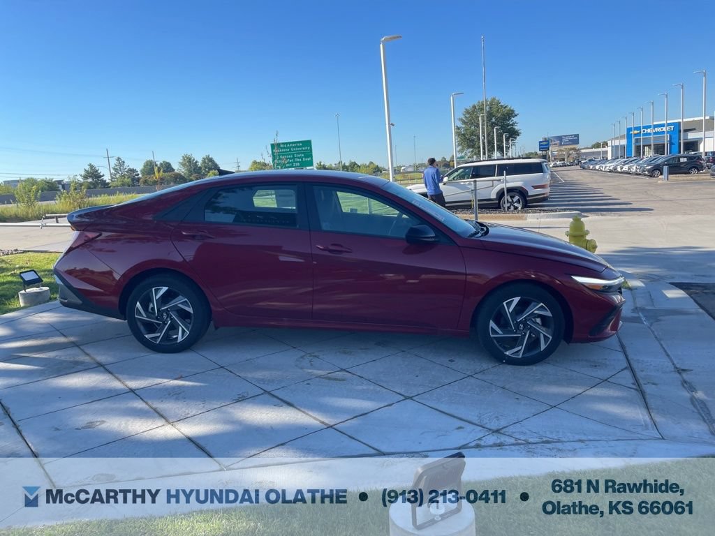 Used 2025 Hyundai Elantra Sport FWD image 16