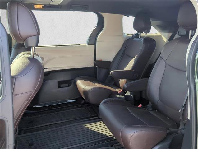 Used 2021 Toyota Sienna Platinum image 25