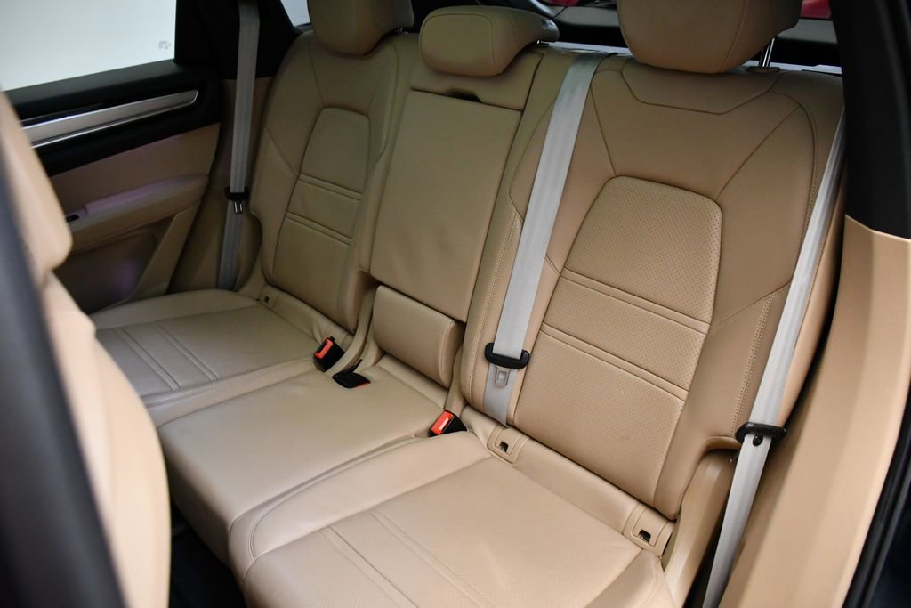 Used 2022 Porsche Cayenne Platinum Edition image 44
