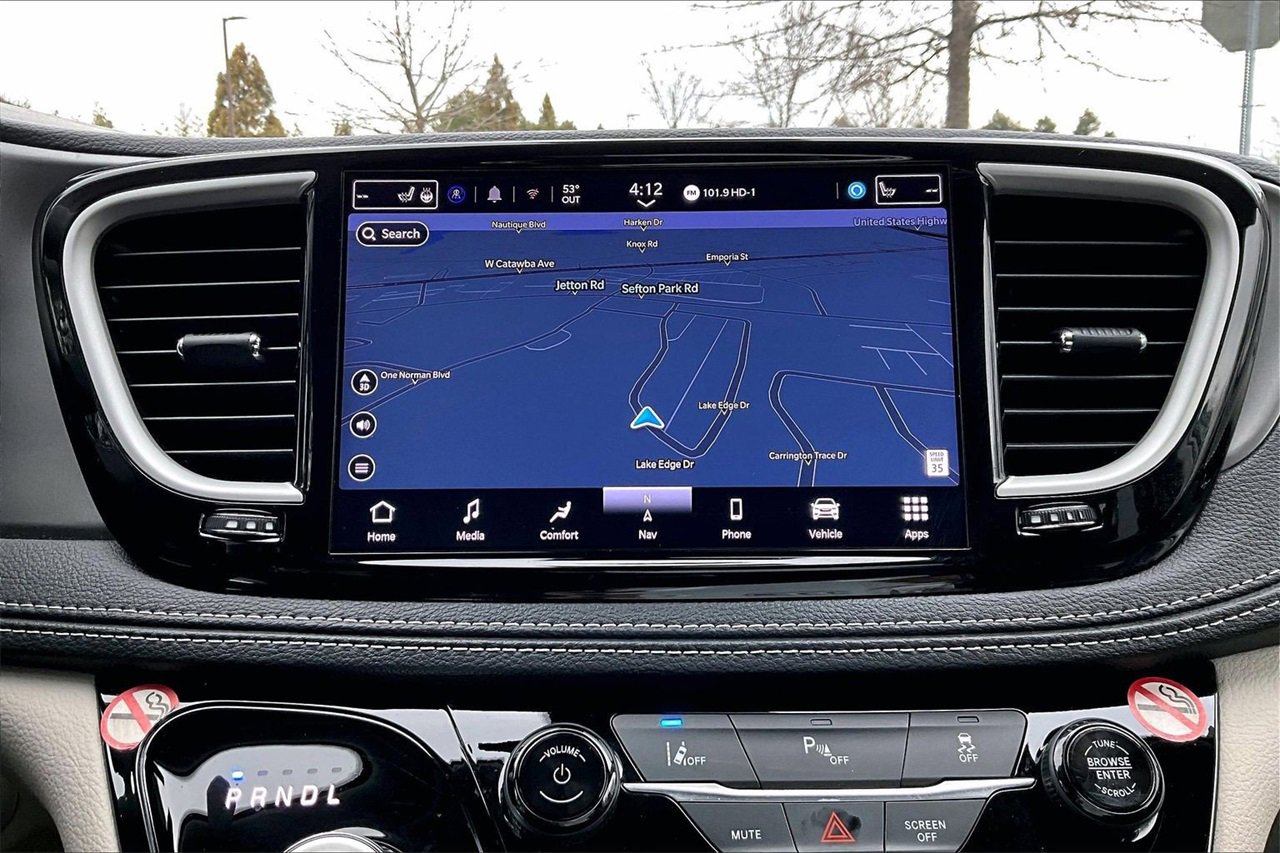 Certified 2024 Chrysler Pacifica Select image 13