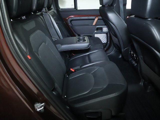 Used 2023 Land Rover Defender 130 X-Dynamic SE AWD/4WD image 31
