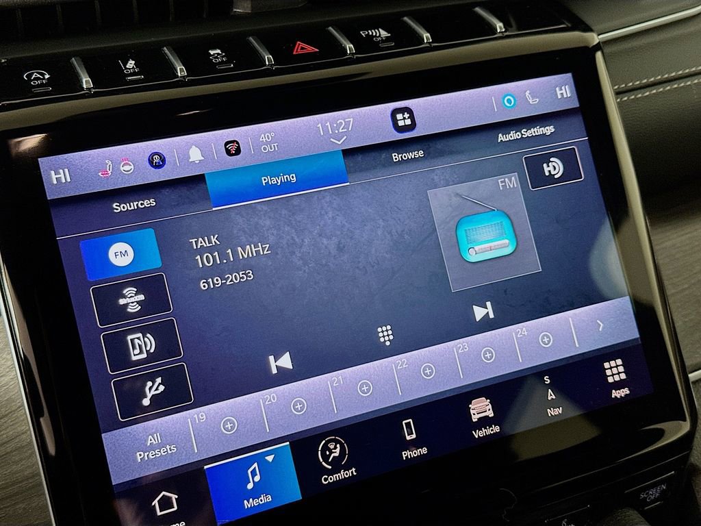 Used 2024 Jeep Grand Cherokee Limited w/ Black Appearance Package image 16