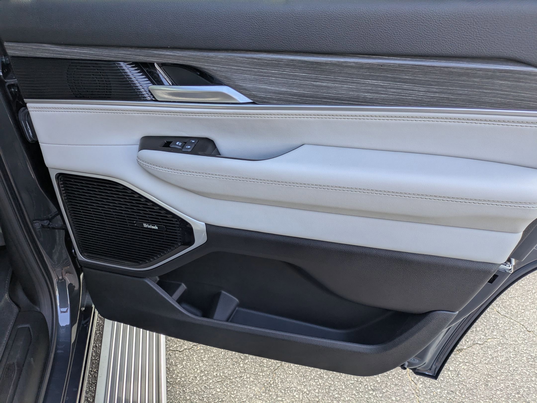 Certified 2024 Jeep Wagoneer Series III w/ Premium Group I image 35