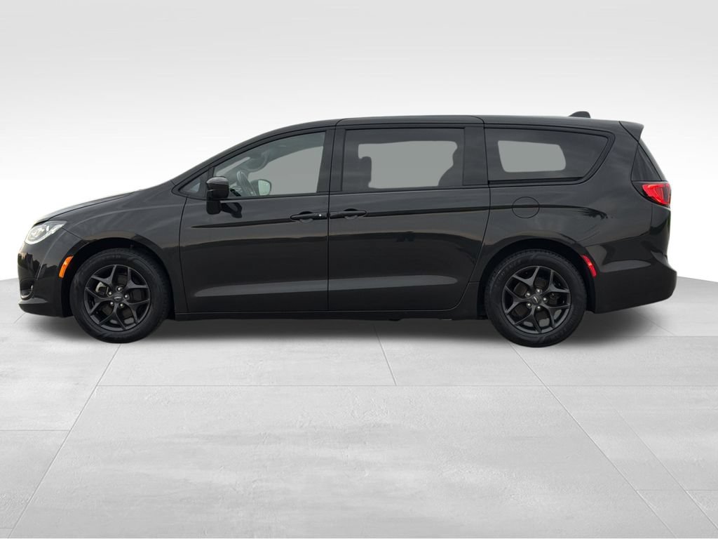 Used 2019 Chrysler Pacifica Touring Plus w/ S Appearance Package FWD image 24