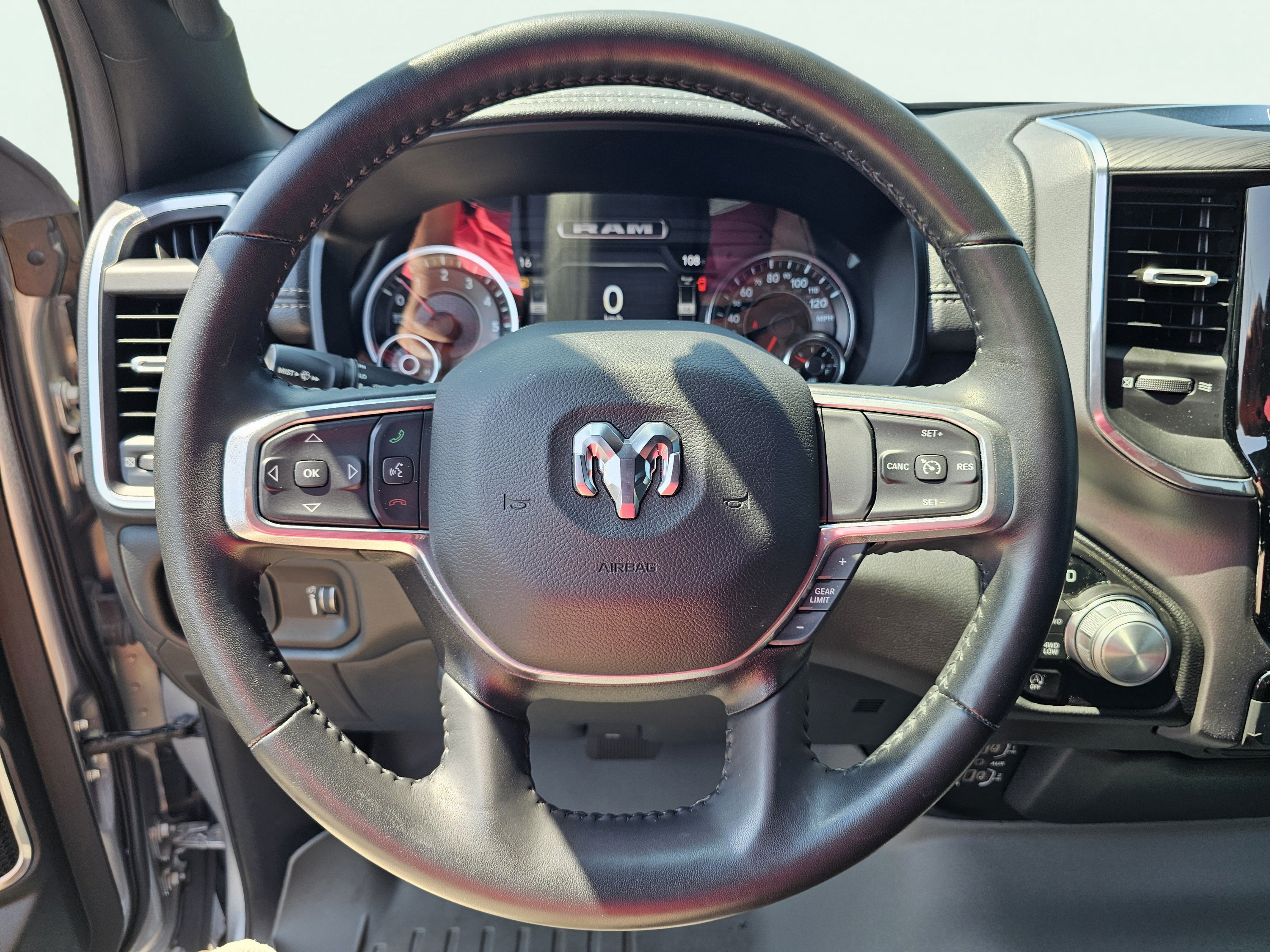 Used 2024 RAM 1500 Laramie AWD/4WD image 21