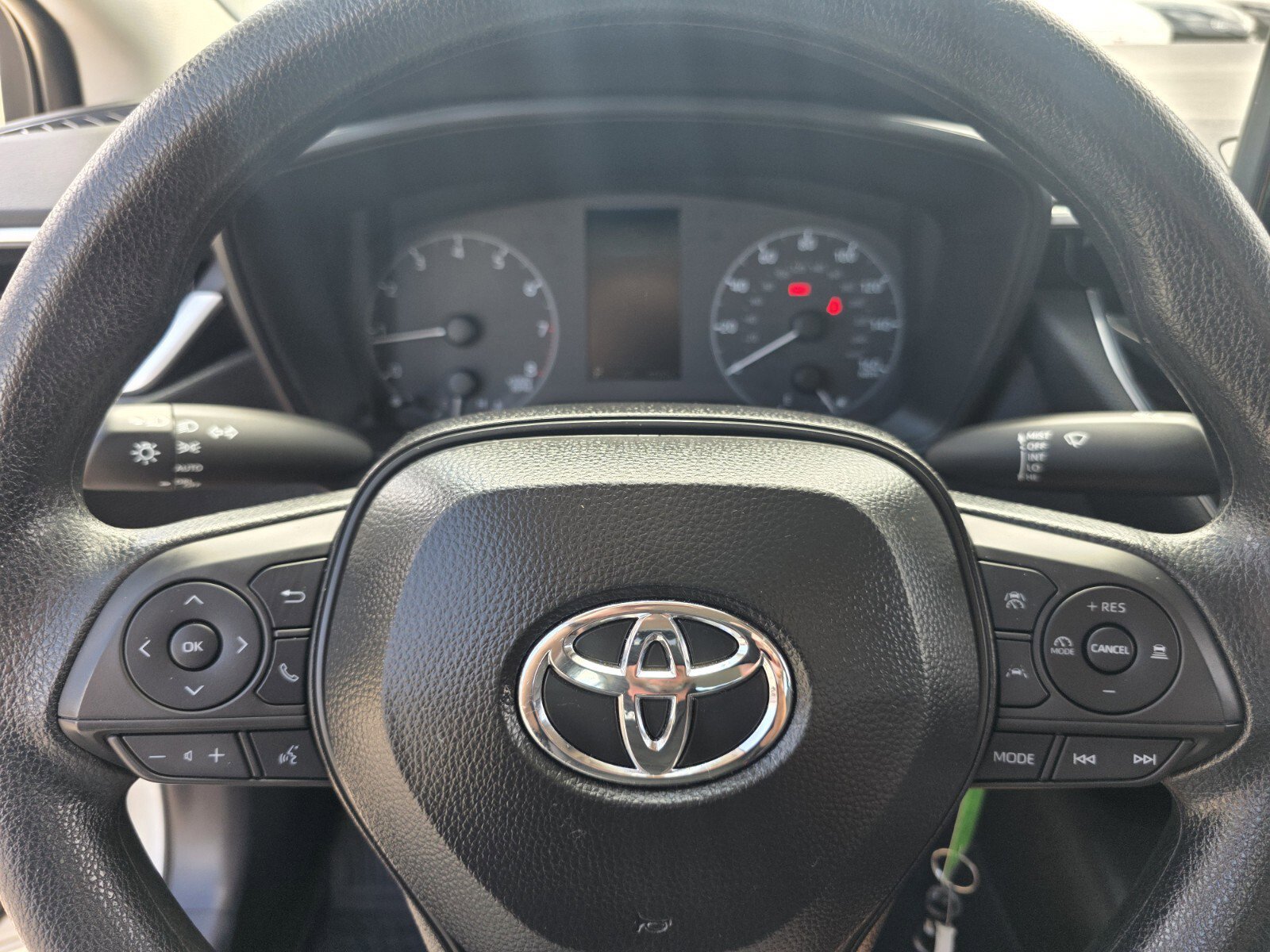Used 2025 Toyota Corolla LE FWD image 21