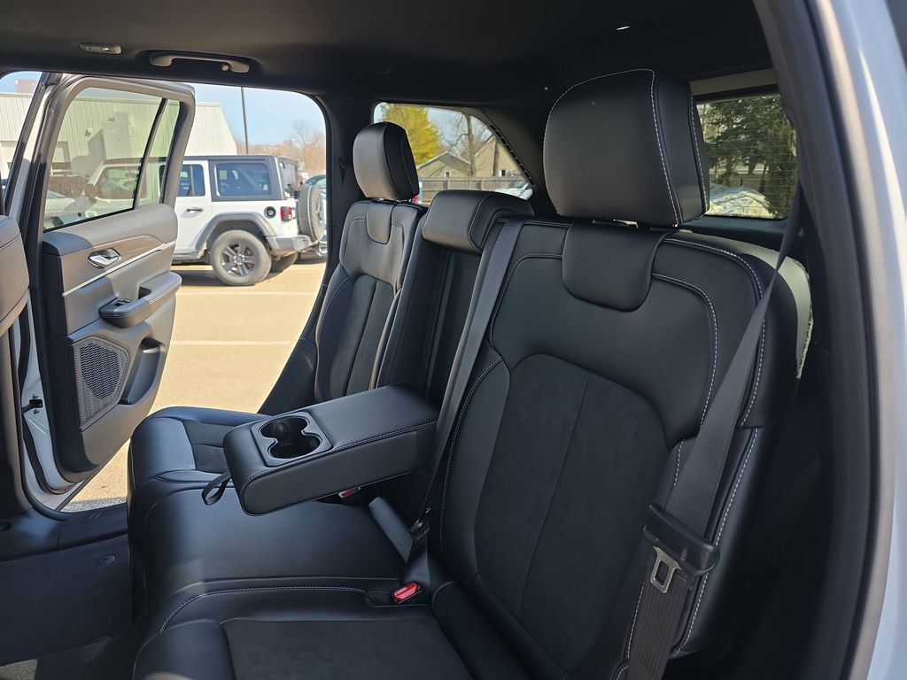 New 2026 Jeep Grand Cherokee Altitude image 14