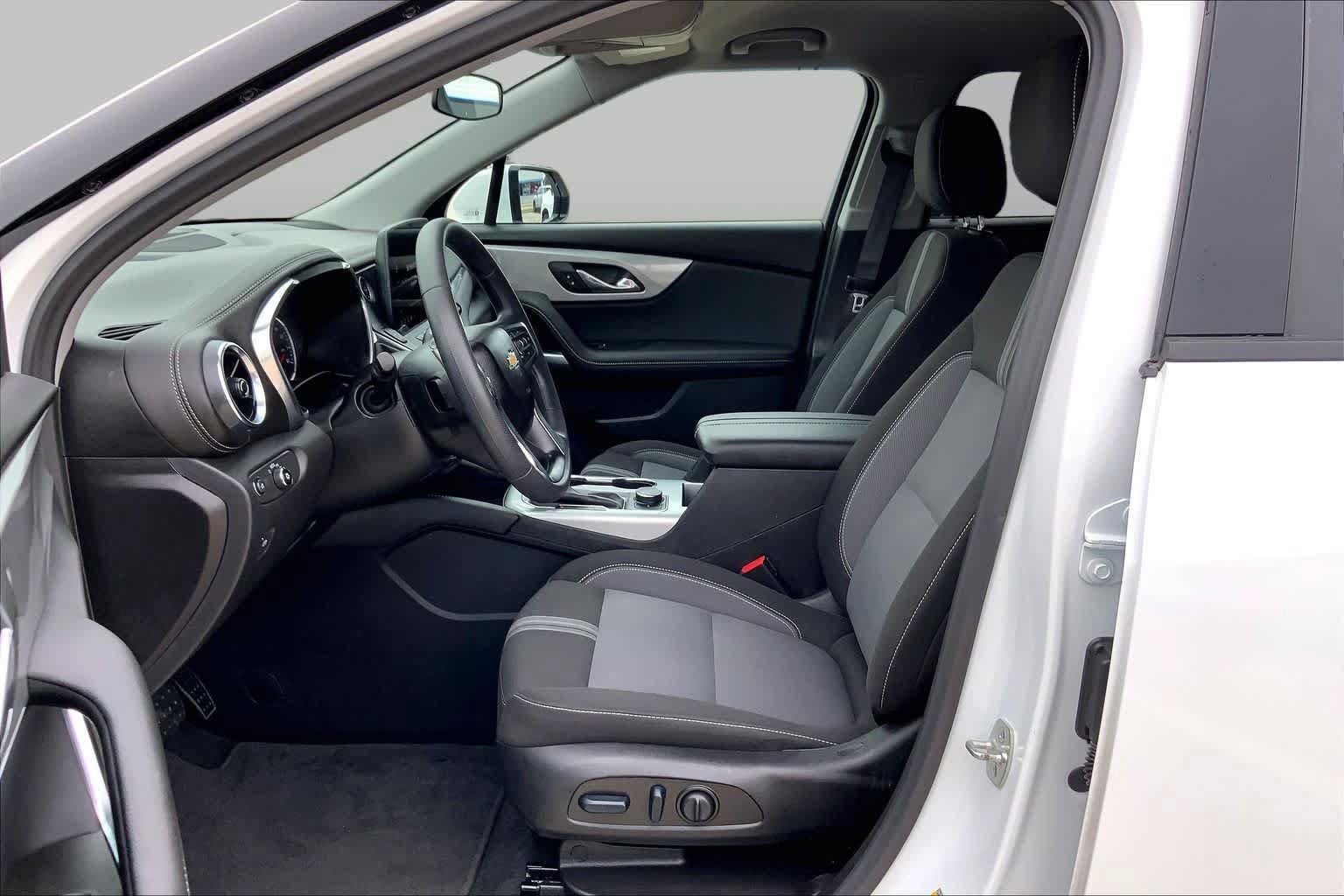 Certified 2025 Chevrolet Blazer LT FWD image 8