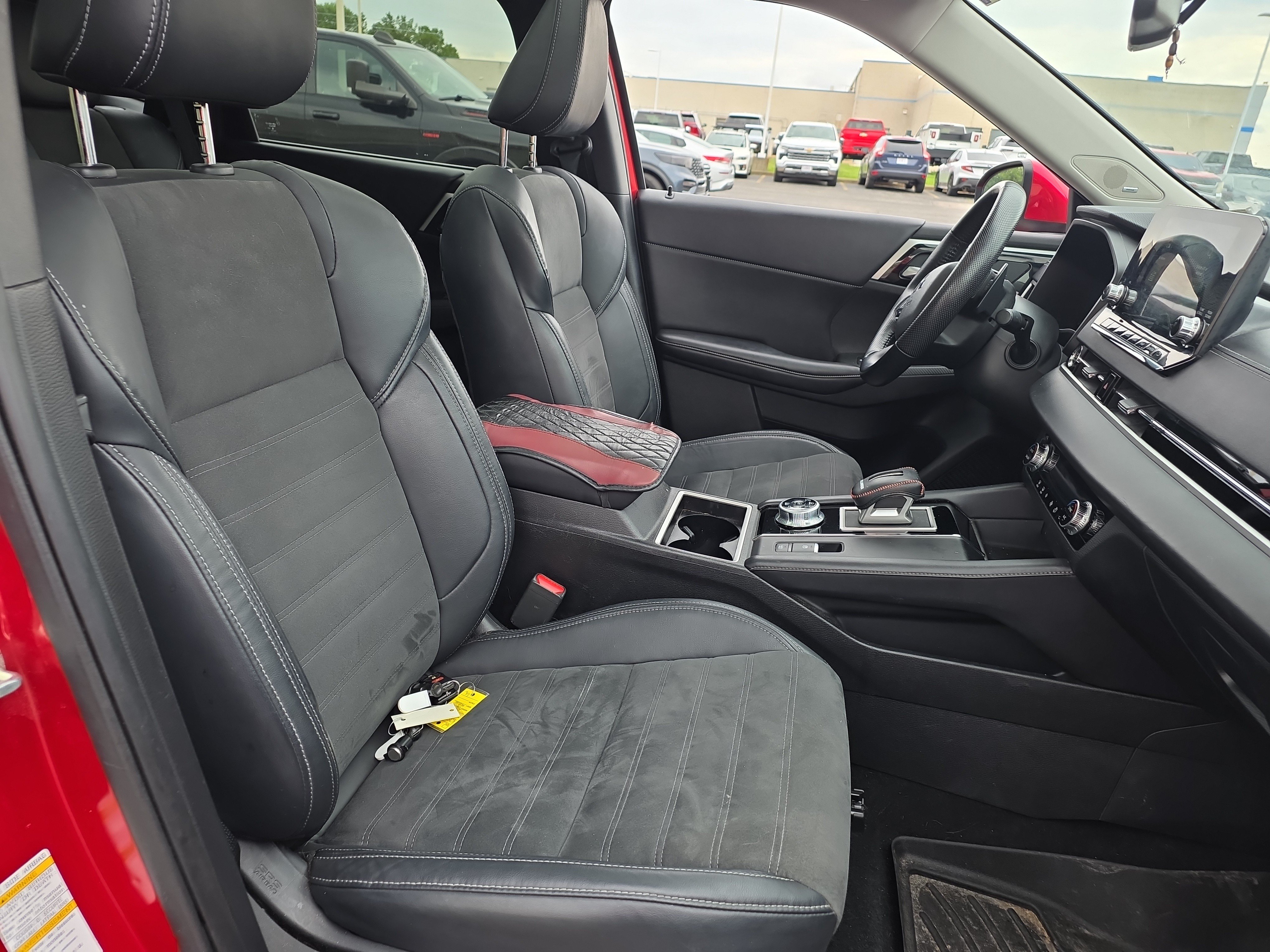 Used 2023 Mitsubishi Outlander SE AWD/4WD image 9