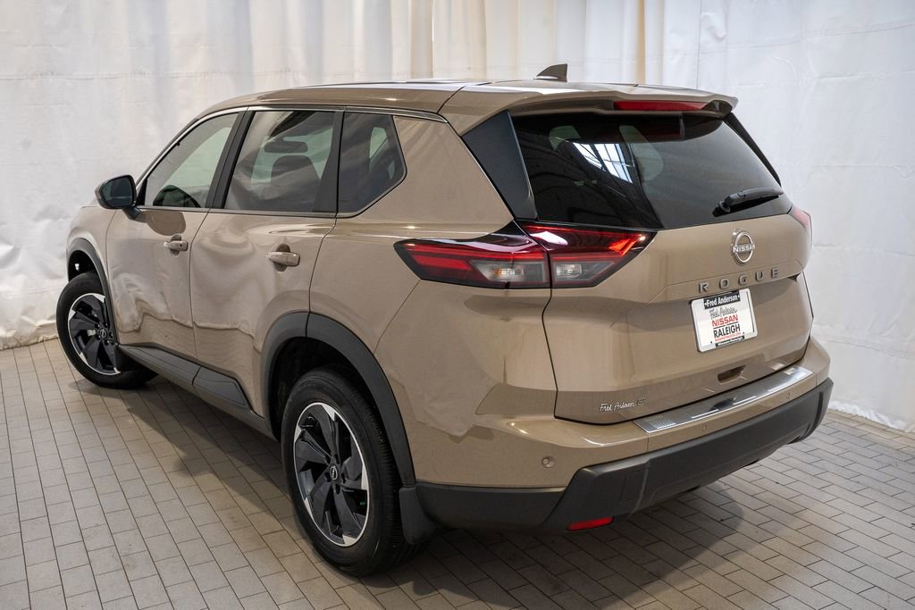 Certified 2025 Nissan Rogue SV image 3