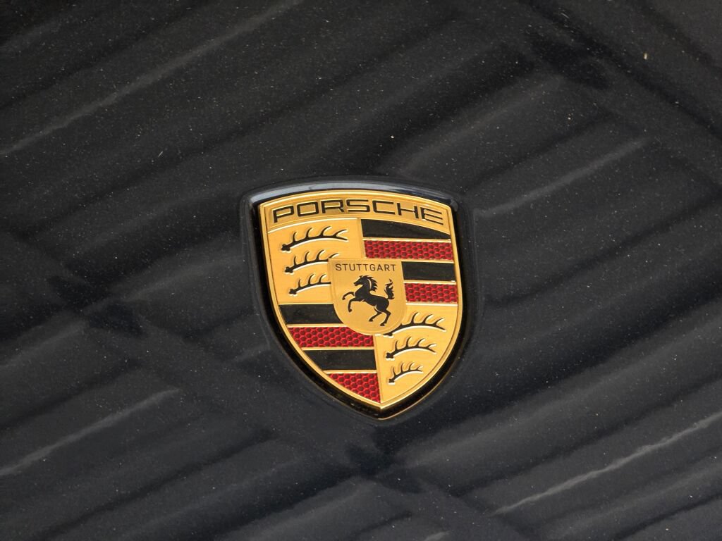Certified 2025 Porsche Cayenne Coupe AWD/4WD image 35