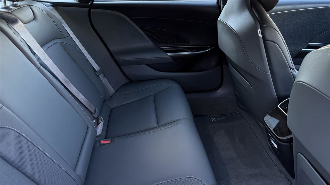 Used 2024 Lucid Air Touring image 35
