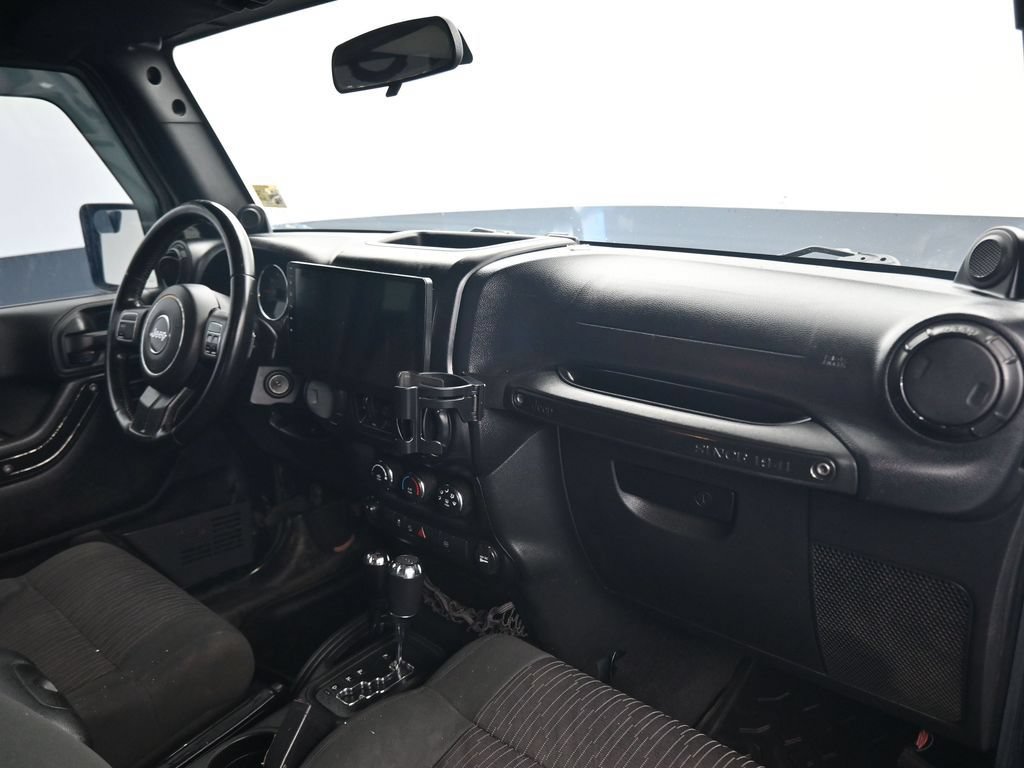 Used 2012 Jeep Wrangler Unlimited Sahara AWD/4WD image 30