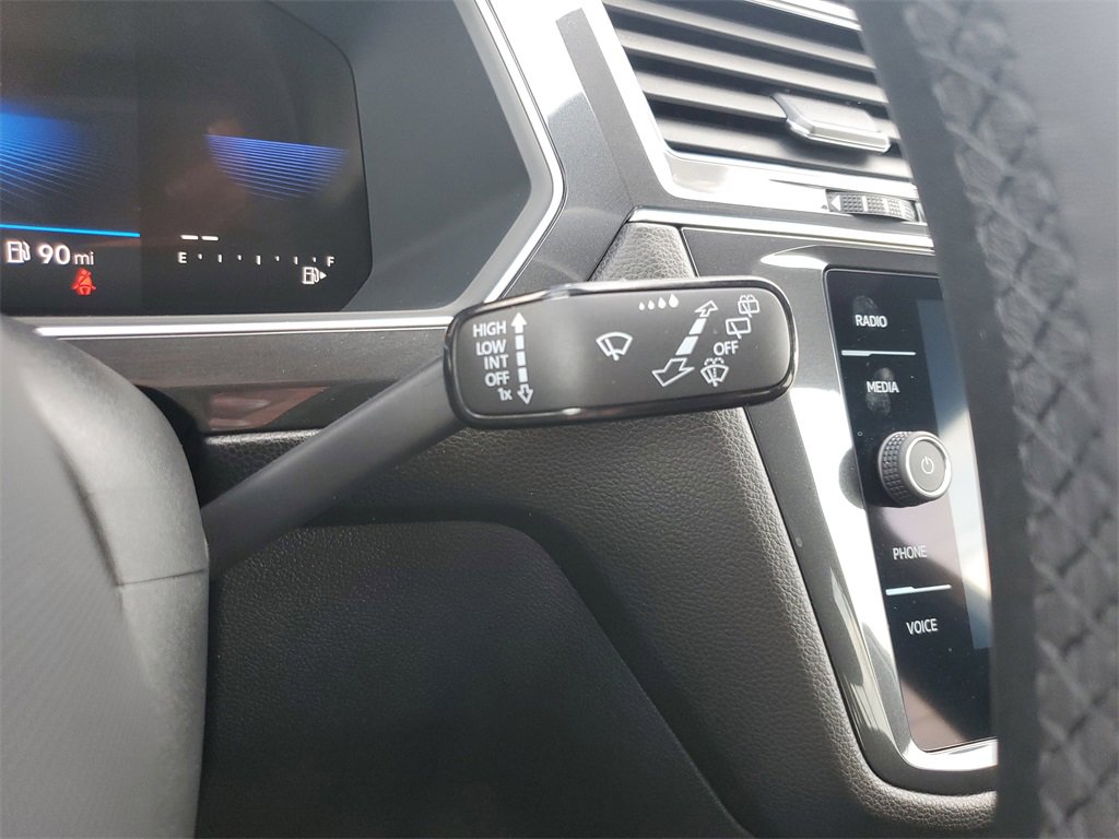 Used 2023 Volkswagen Tiguan SE R-Line image 20