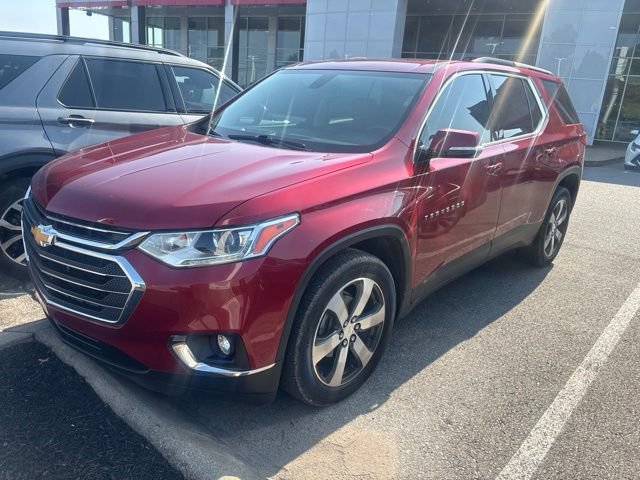Used 2019 Chevrolet Traverse LT w/ LT Premium Package AWD/4WD image 1