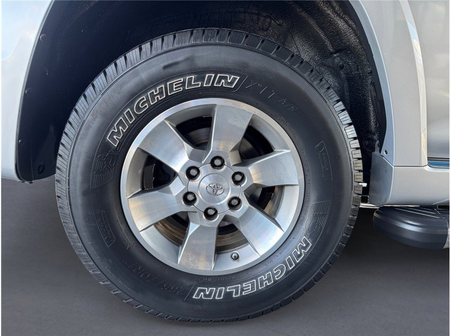 Used 2011 Toyota 4Runner SR5 w/ Convenience Pkg image 8