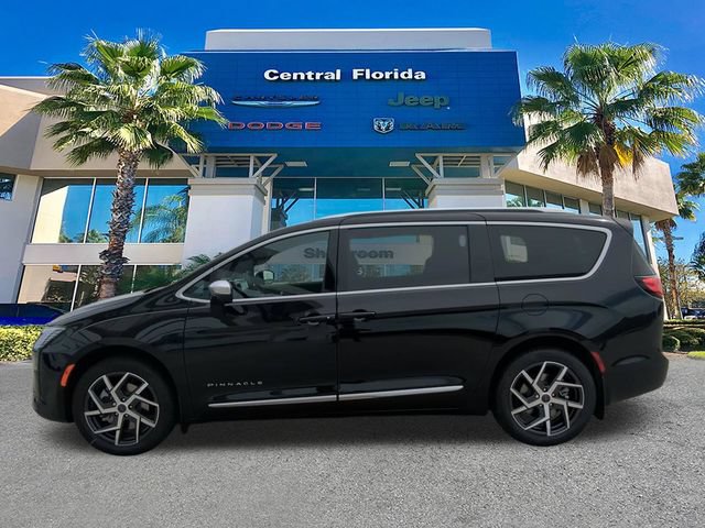 New 2027 Chrysler Pacifica Pinnacle w/ Theater Group AWD/4WD image 8