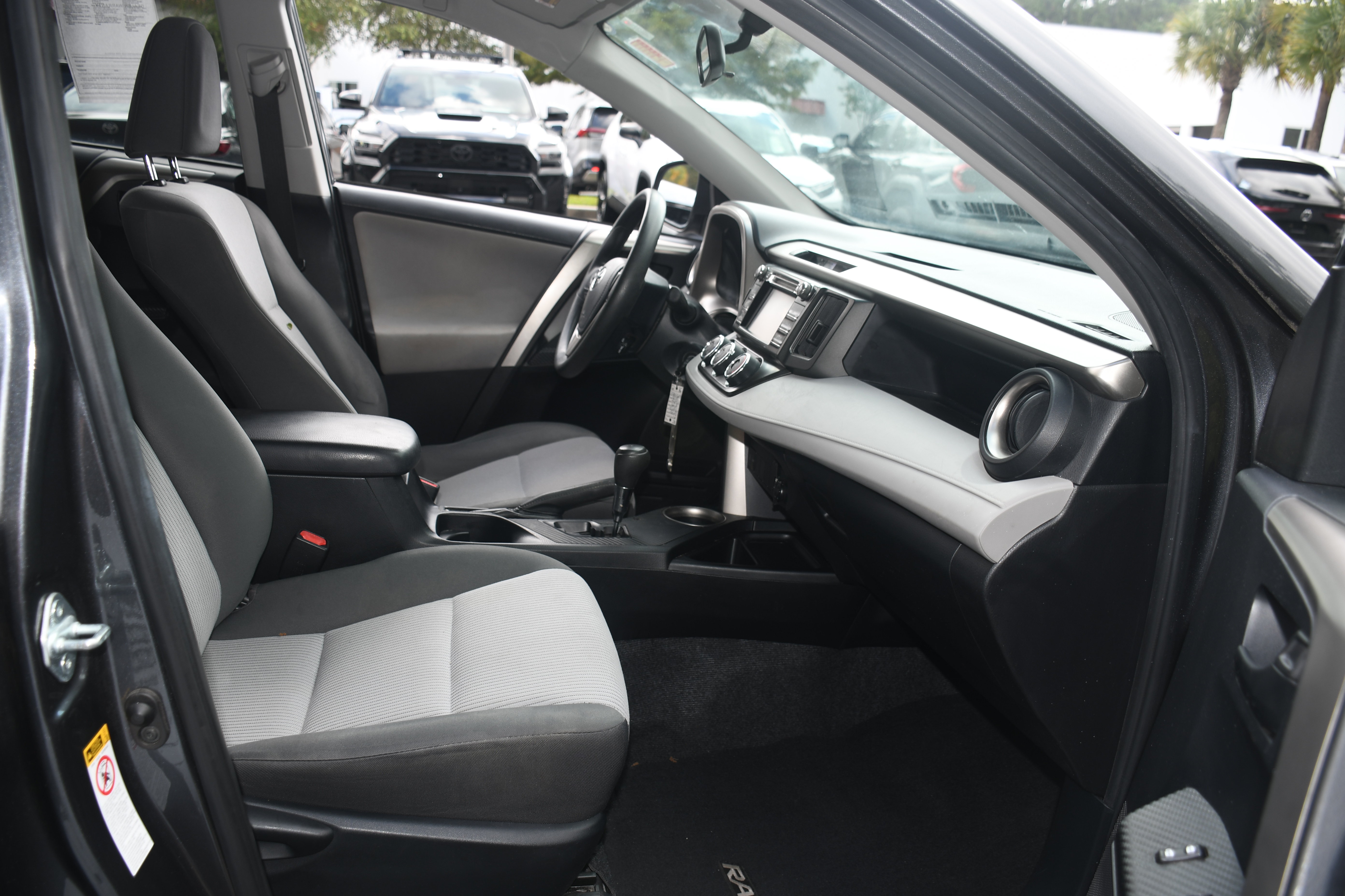 Used 2015 Toyota RAV4 LE AWD/4WD image 20