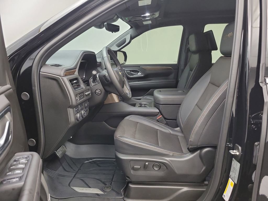 Used 2024 Chevrolet Tahoe High Country AWD/4WD image 4