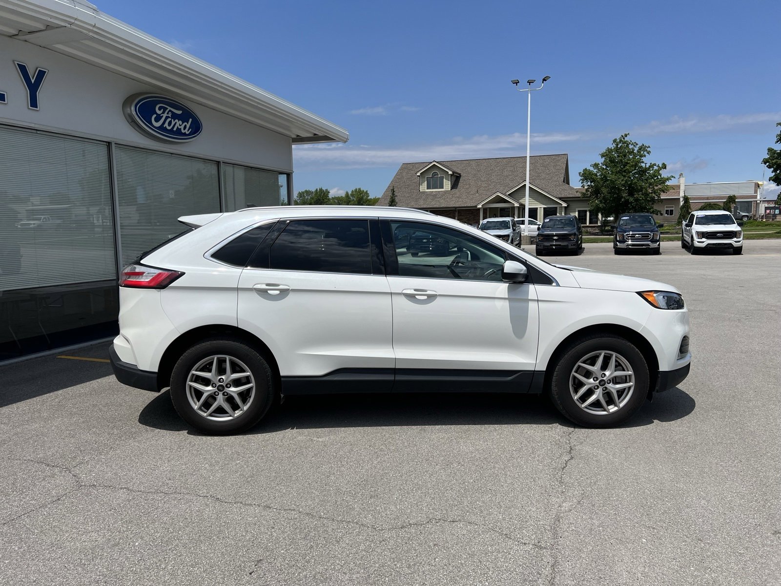 Used 2023 Ford Edge SEL w/ Convenience Package image 8