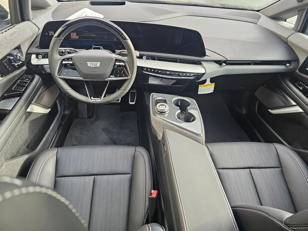 New 2026 Cadillac Optiq Luxury 2 image 21