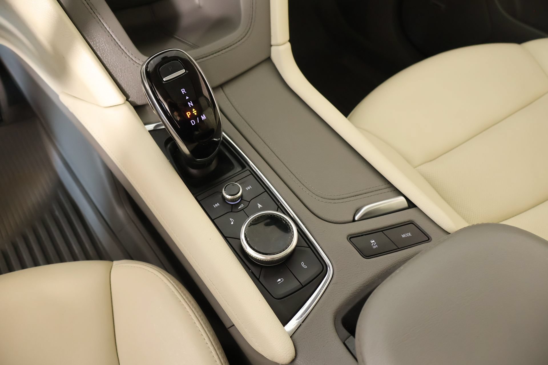 Used 2022 Cadillac XT6 Premium Luxury w/ LPO, Floor Liner Package AWD/4WD image 9