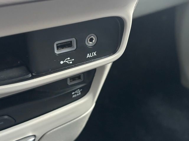 Used 2018 Chrysler Pacifica Touring-L Plus image 29