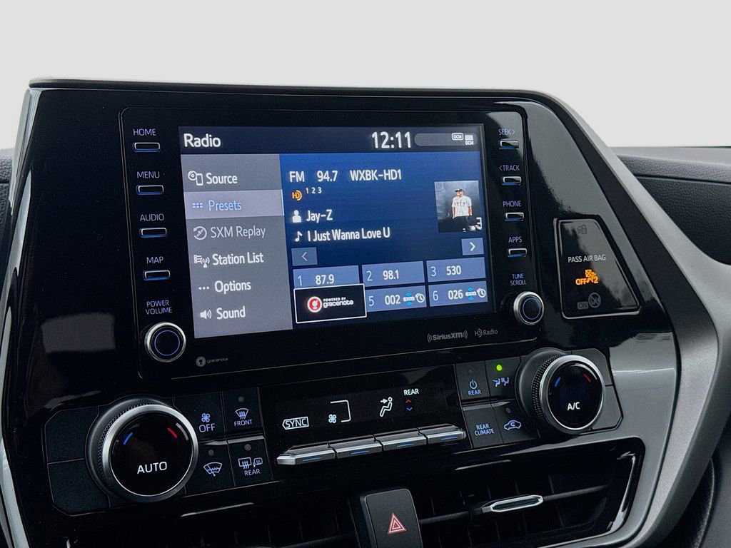 Used 2020 Toyota Highlander LE AWD/4WD image 17