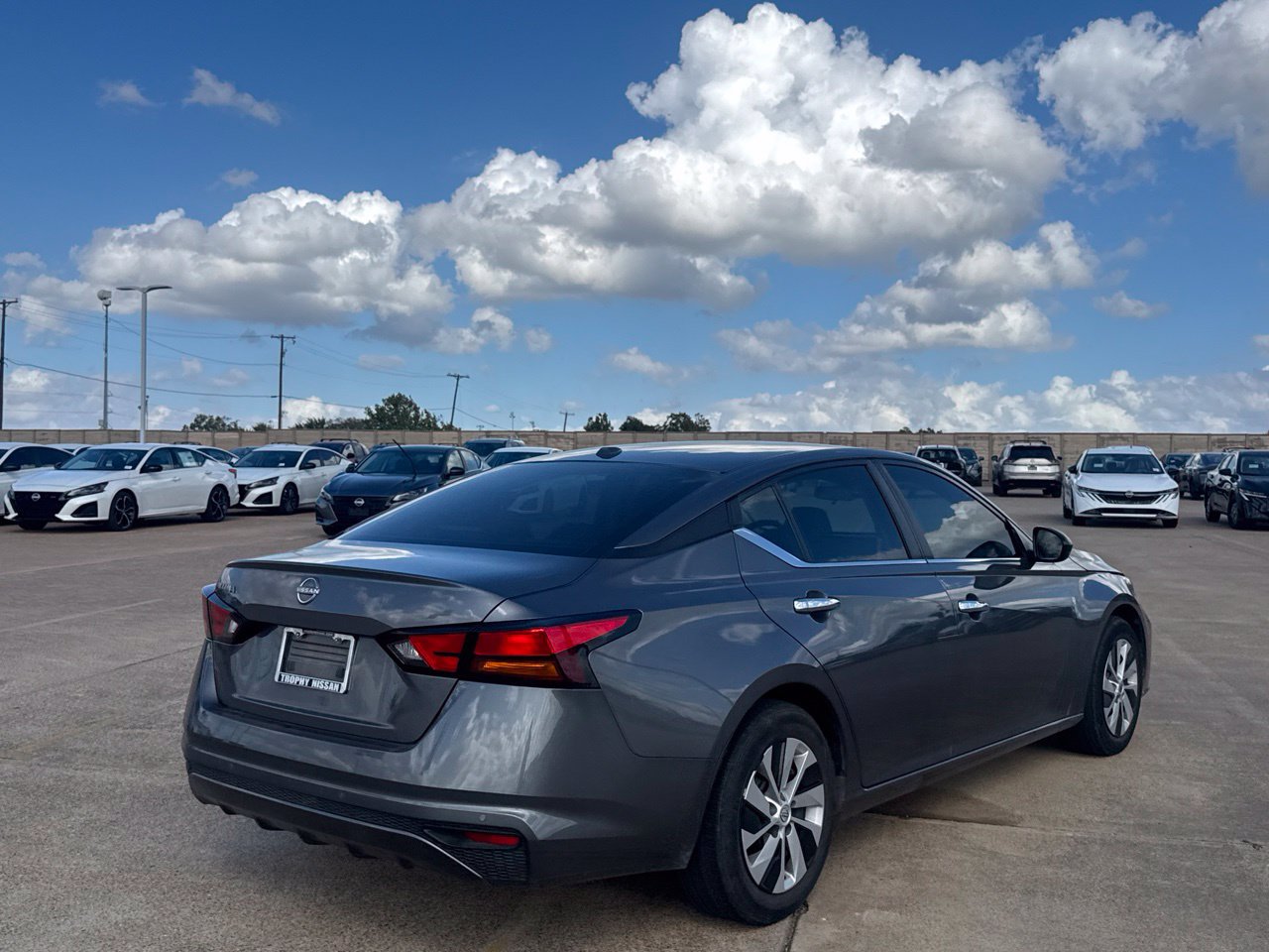 Used 2025 Nissan Altima 2.5 S FWD image 23