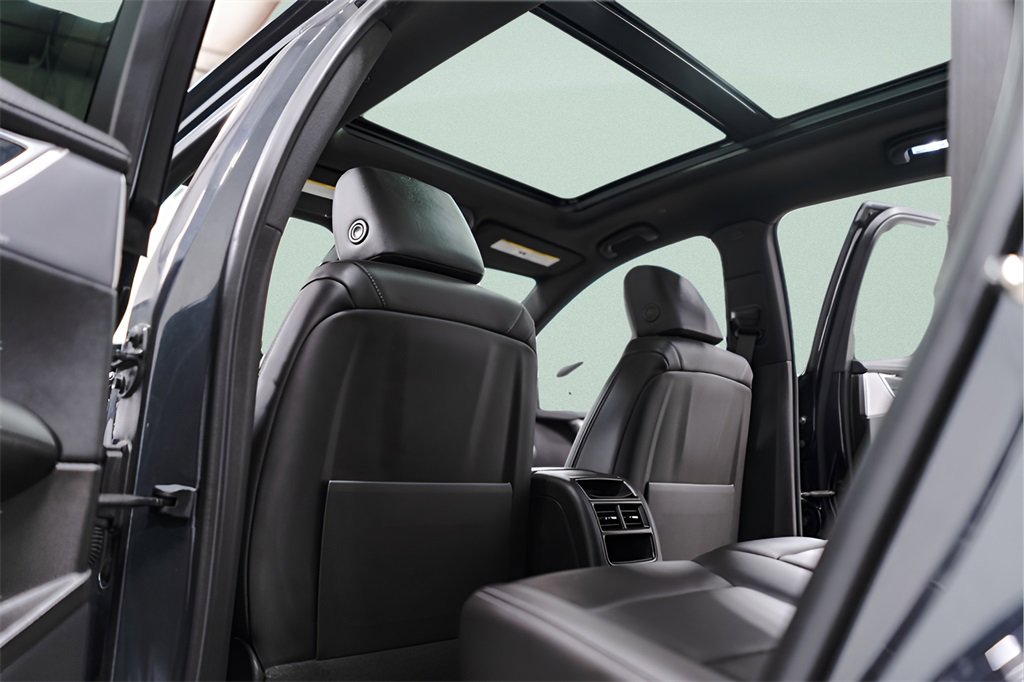 Used 2022 Cadillac XT5 Premium Luxury w/ LPO, Floor Liner Package image 31