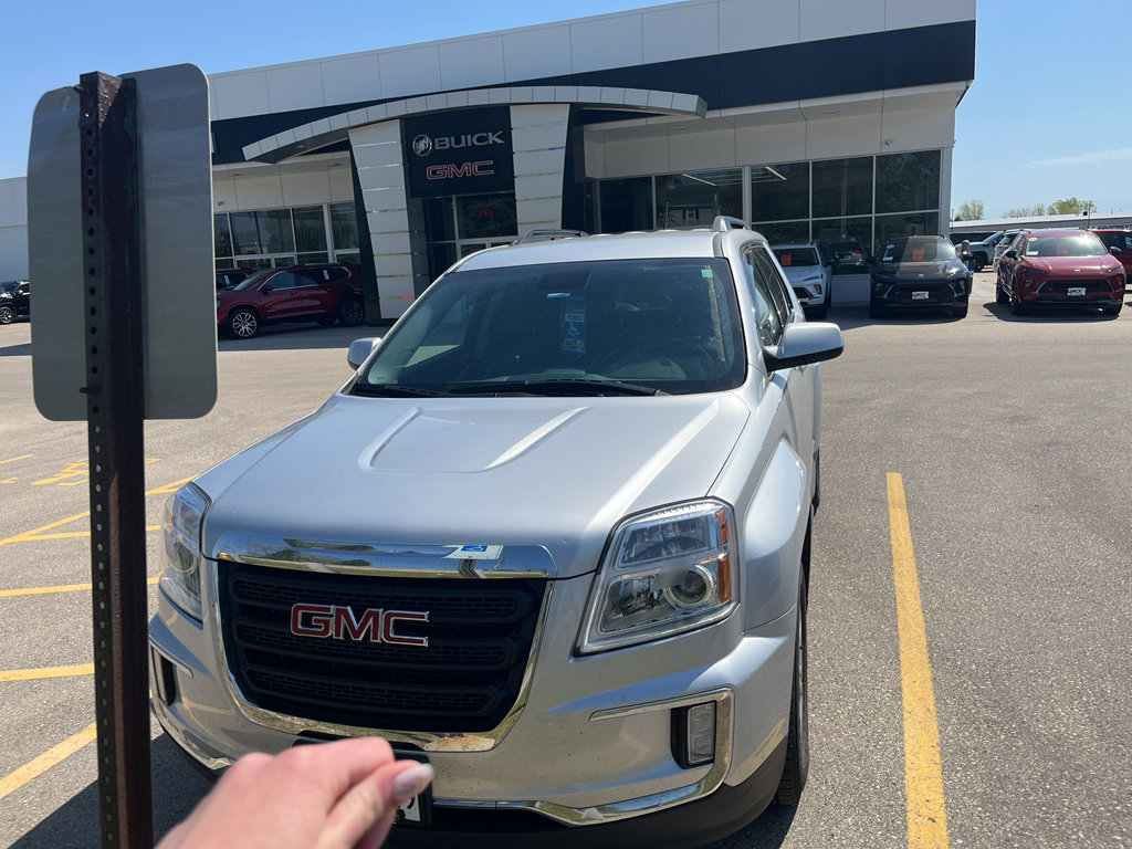 Used 2016 GMC Terrain SLE w/ Convenience Package FWD image 3