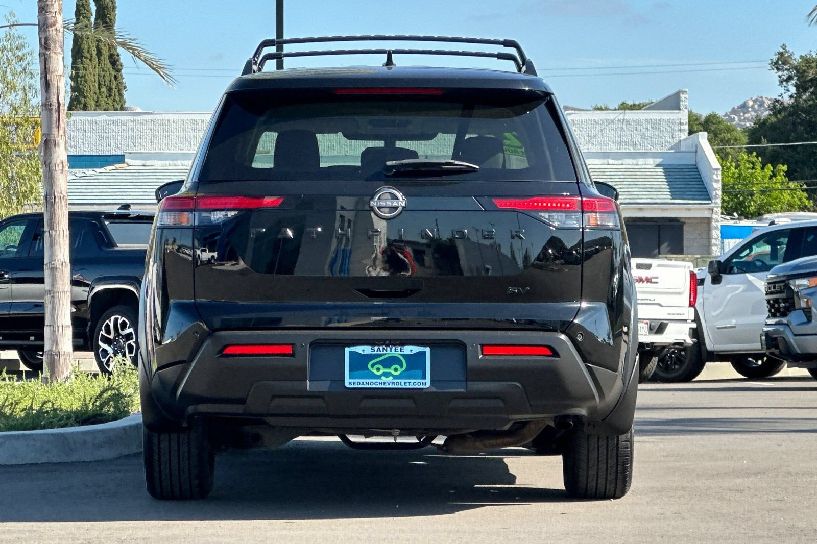 Used 2022 Nissan Pathfinder SV w/ SV Black Package FWD image 5