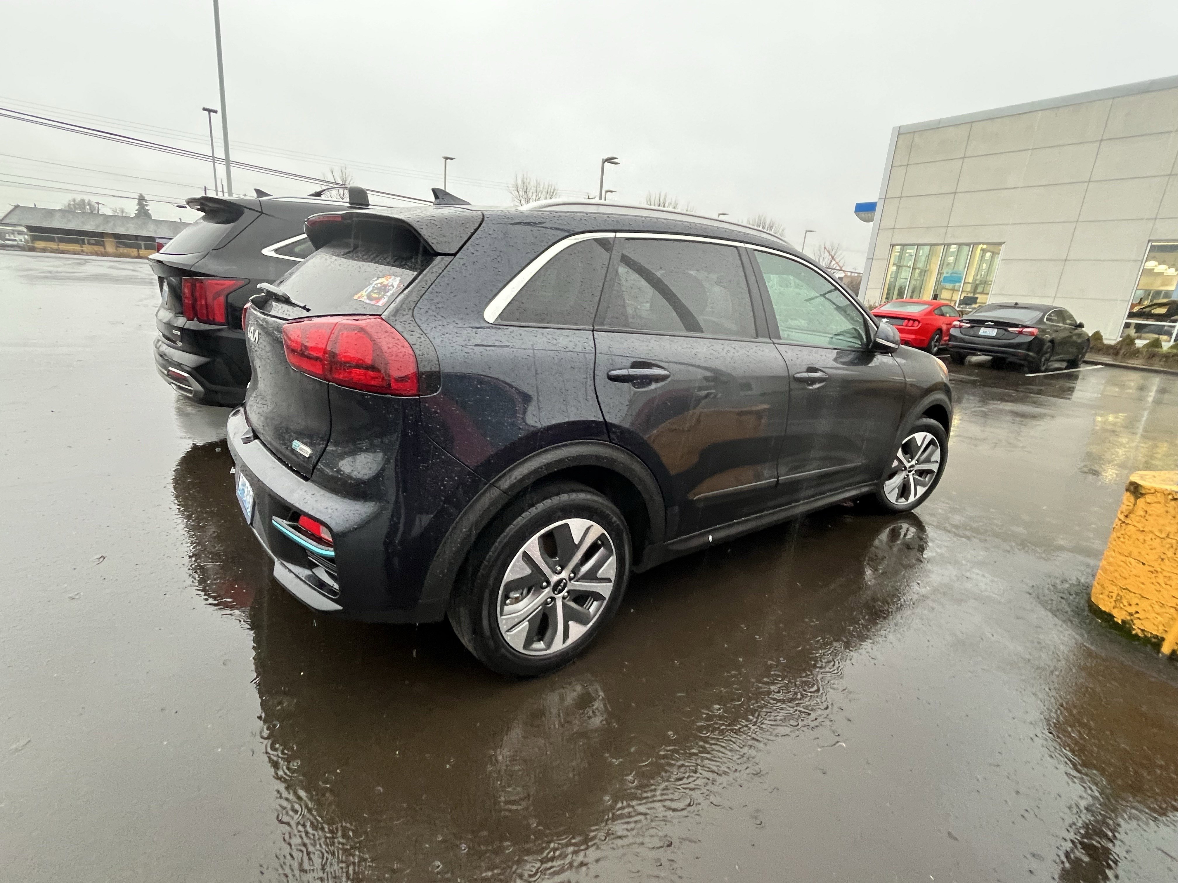 Used 2022 Kia Niro EX w/ Cold Weather Package image 5