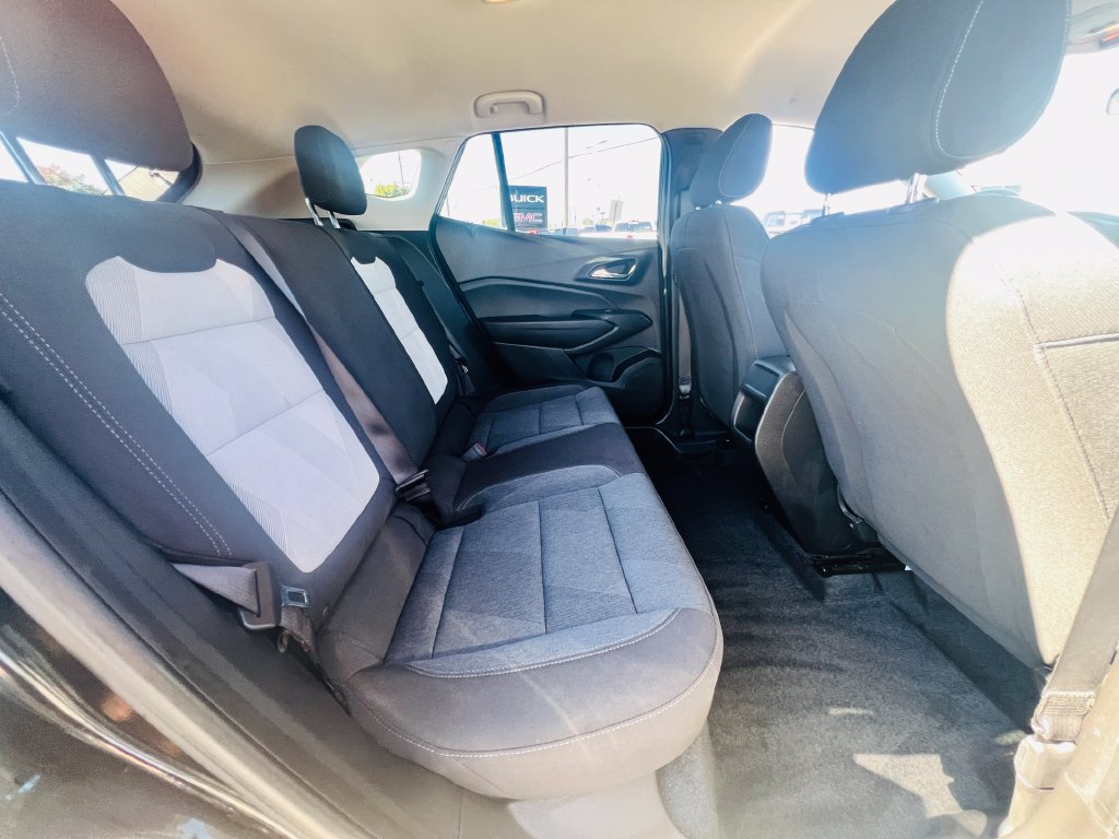 Used 2024 Chevrolet Trax LS w/ LS Convenience Package FWD image 32