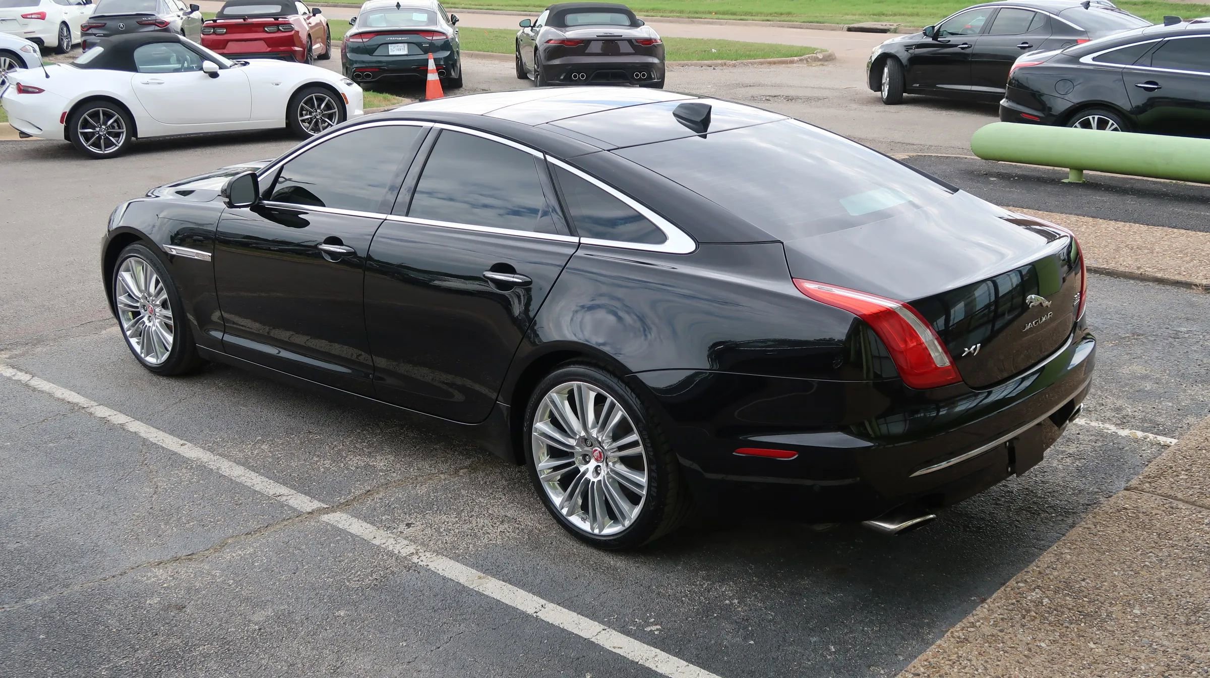 Used 2017 Jaguar XJ R-Sport AWD/4WD image 12
