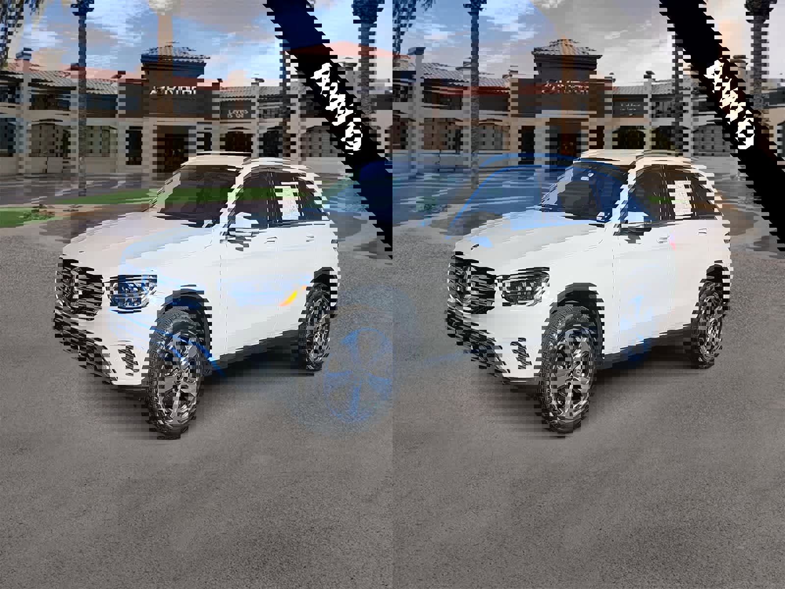 Used 2022 Mercedes-Benz GLC 300 4MATIC w/ Premium Package Lite image 4