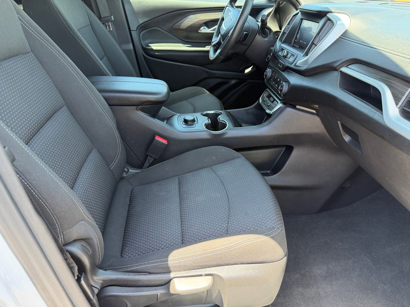 Used 2024 GMC Terrain SLE FWD image 12