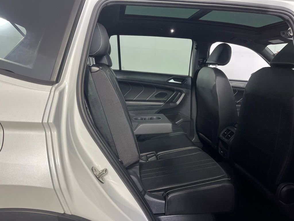 Used 2023 Volkswagen Tiguan SE R-Line image 31