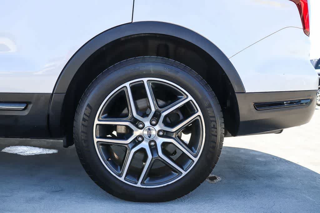 Used 2019 Ford Explorer Sport w/ Equipment Group 401A AWD/4WD image 10