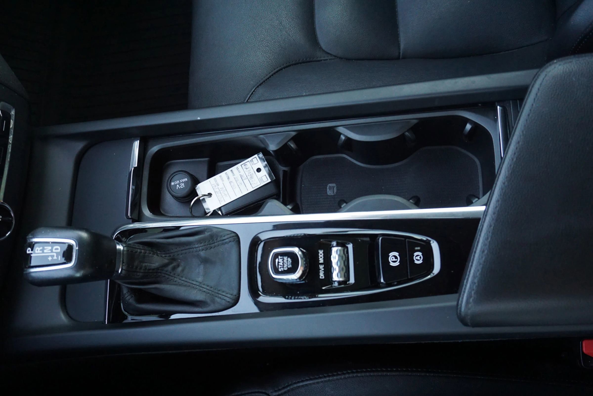 Used 2019 Volvo XC60 T5 Momentum w/ Multimedia Package image 29