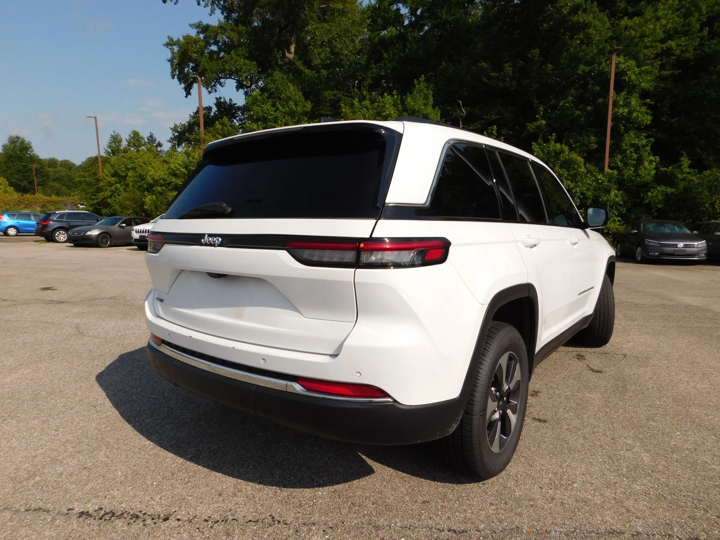 Used 2024 Jeep Grand Cherokee Limited 4xe AWD/4WD image 5