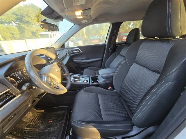 Used 2024 Mitsubishi Outlander ES image 4