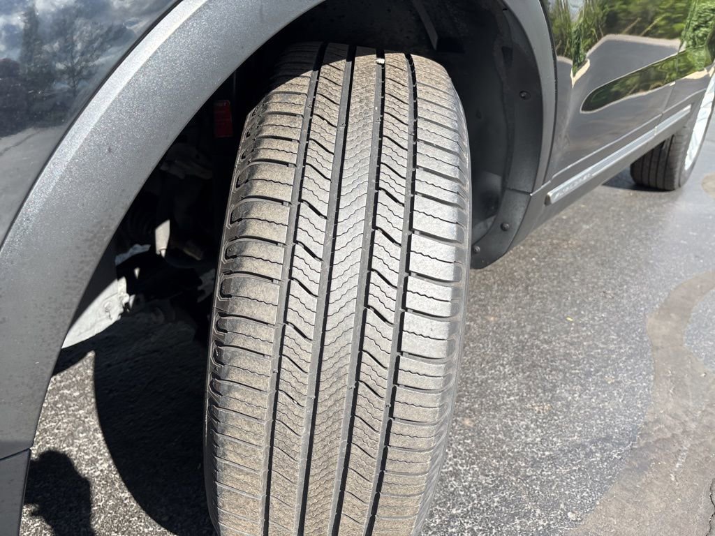 Used 2017 Ford Explorer XLT FWD image 12