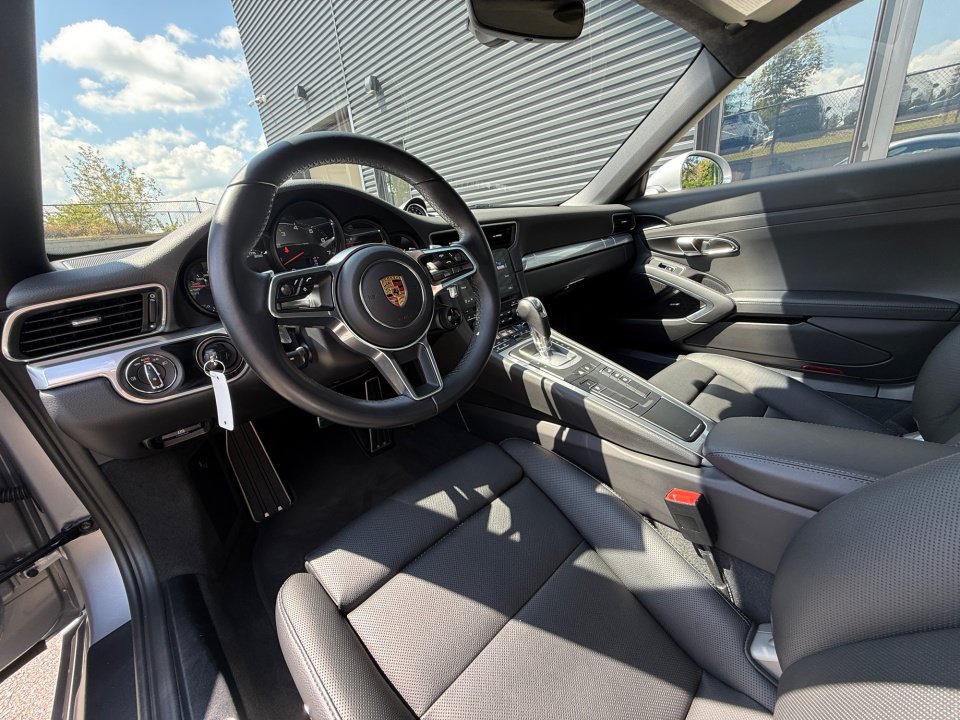 Certified 2017 Porsche 911 Carrera S RWD image 12