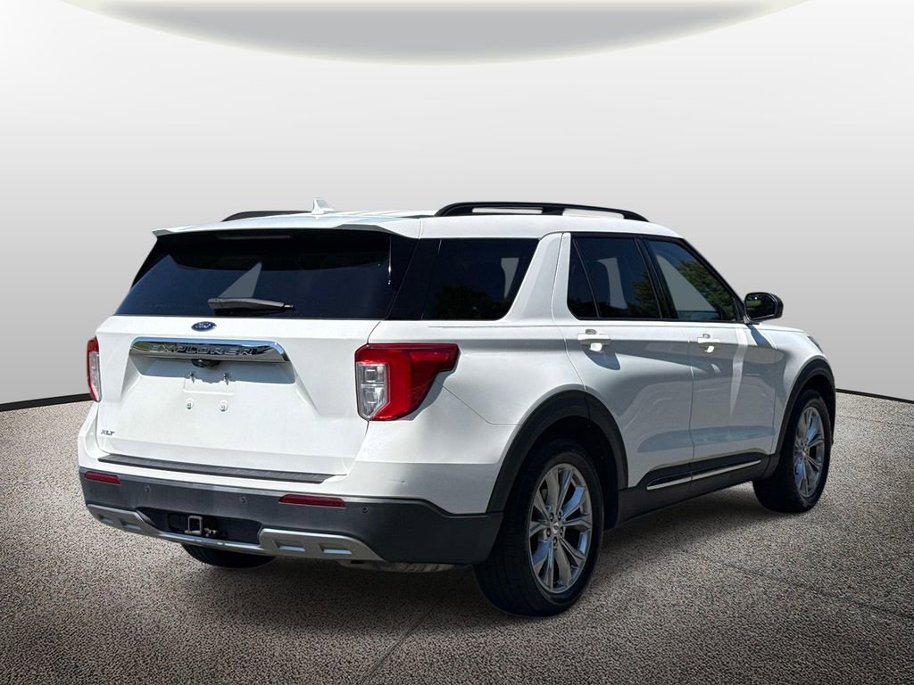 Used 2020 Ford Explorer XLT w/ Equipment Group 202A RWD image 2